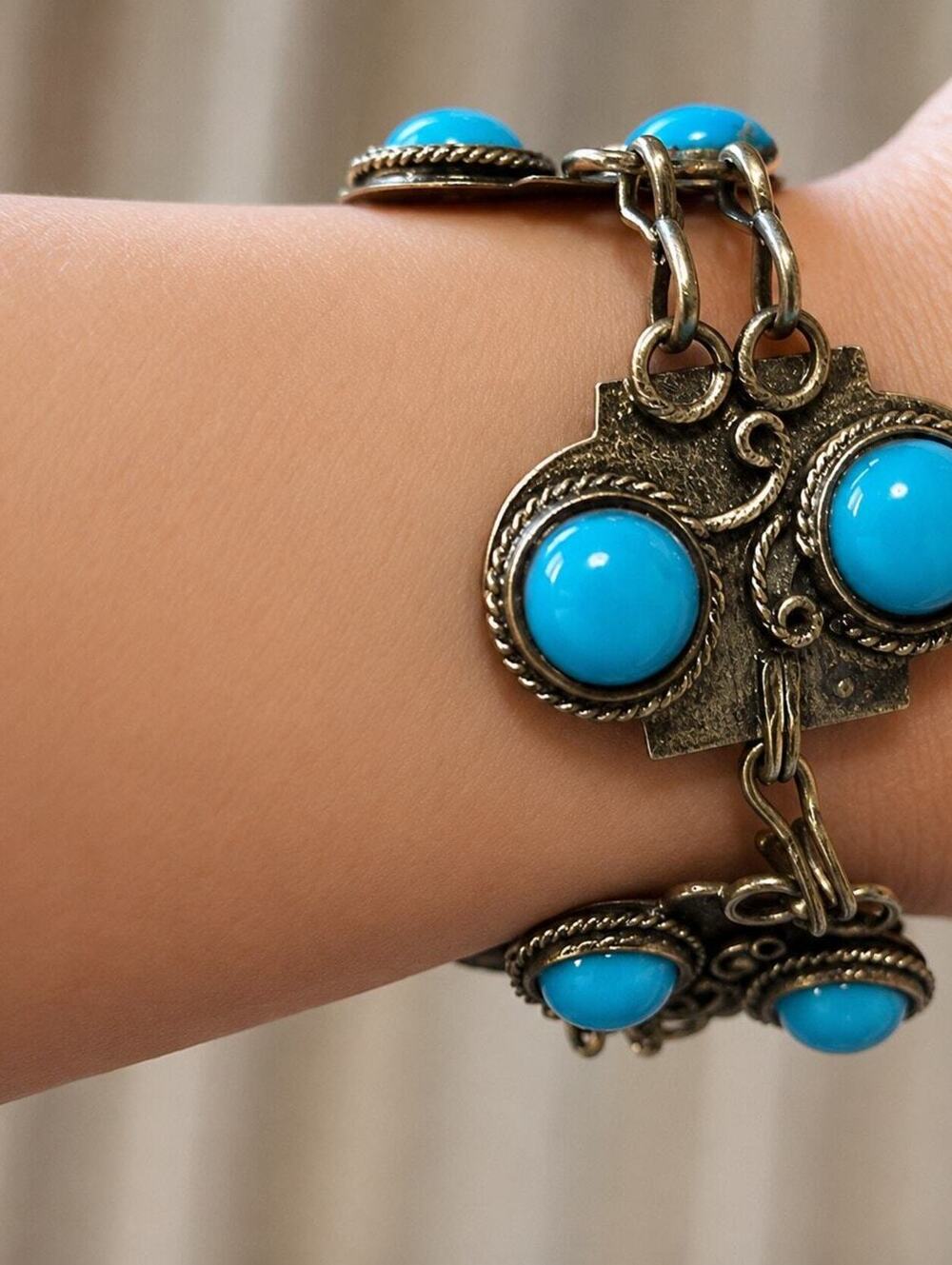 Vintage Southwestern Turquoise Blue Stone Silver Tone Link Bracelet Boho